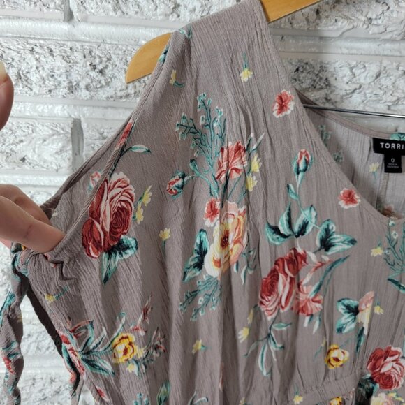 Torrid Womens Dress 0 0X Plus High Low Cold Shoulder Gray Rayon FLO70E - Picture 6 of 12